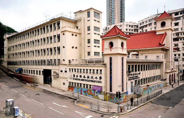 香港圣方濟(jì)各英文小學(xué)，英國(guó)城堡式教育學(xué)校